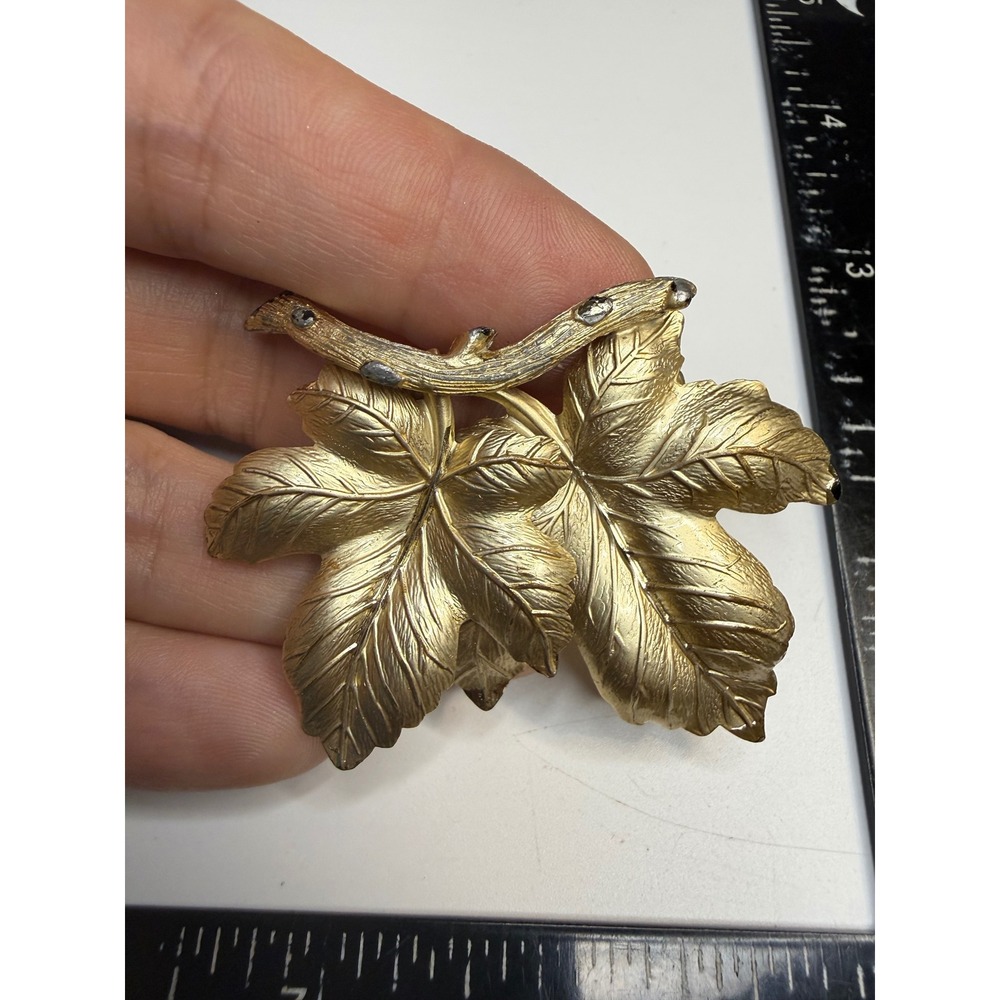 Vintage Gold Tone Maple Leaf Brooch Textured Botanical Branch Pin Autumn Jewelry